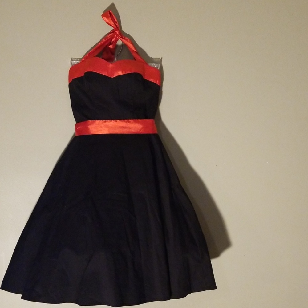 Dress - Picture 2 of 8